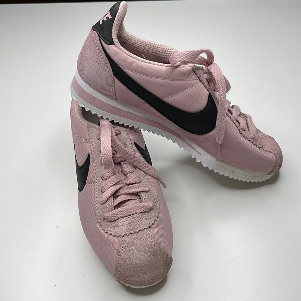 ⭐️ NIKE Rose Mauve Pink Retro Sneakers ⭐️